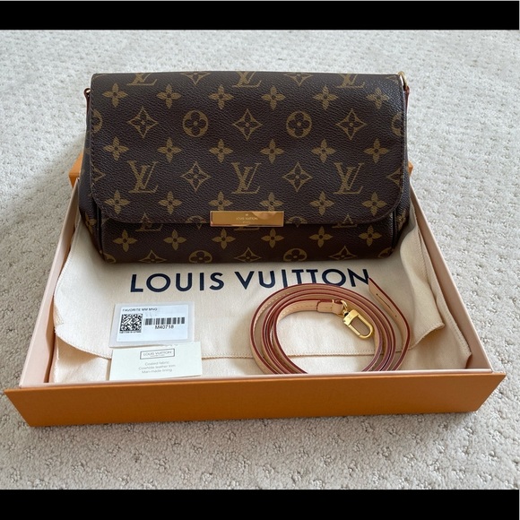 Louis Vuitton Handbags - Authentic Louis Vuitton Favorite MM in Monogram